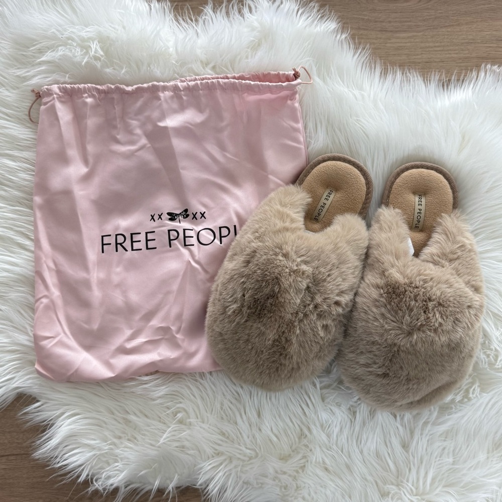Free People Snowball Slipper - NEW - Picture 2 of 4